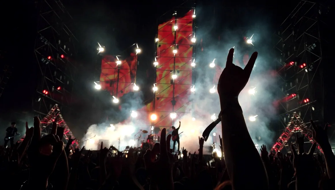 Recording a Festival Set or Relaying It Live: Which Suits Your Event